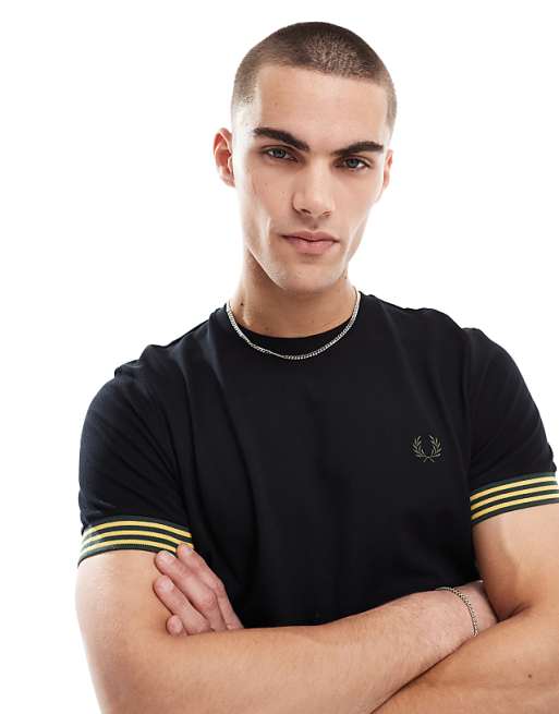 relaxed t-shirt in black with striped sleeve cuff