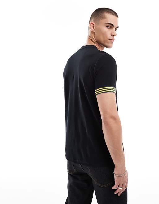 relaxed t-shirt in black with striped sleeve cuff