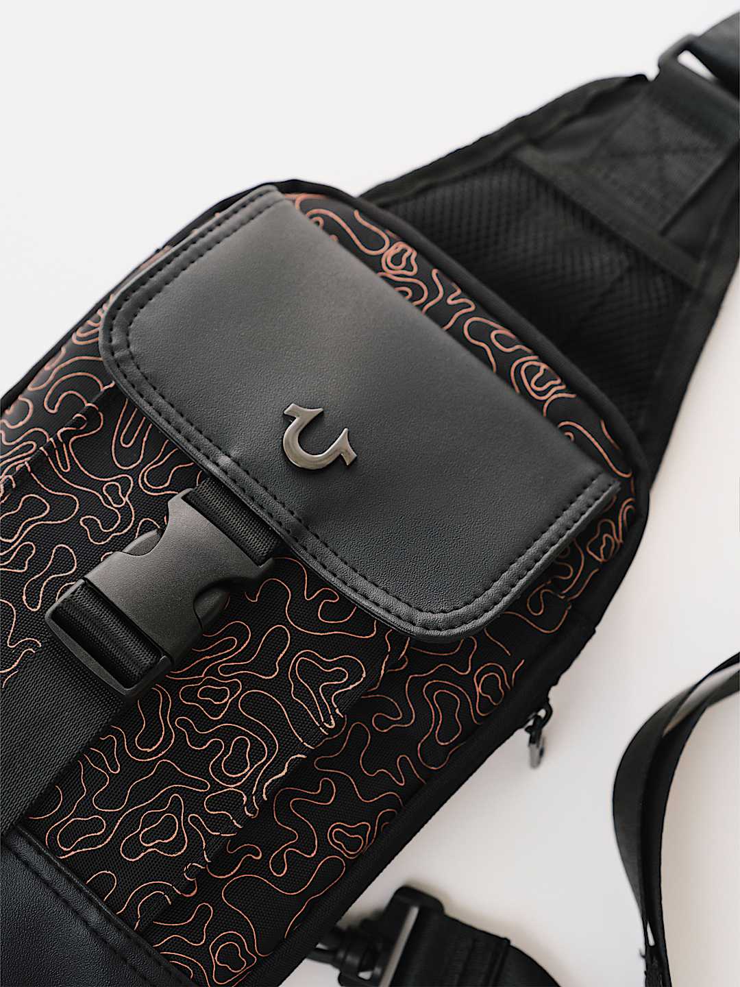 True Religion - WAVY HORSESHOE SLING BAG