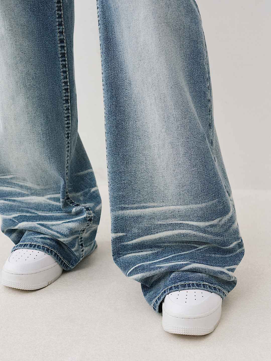 True Religion - BOBBI MID RISE BIG T BAGGY JEAN