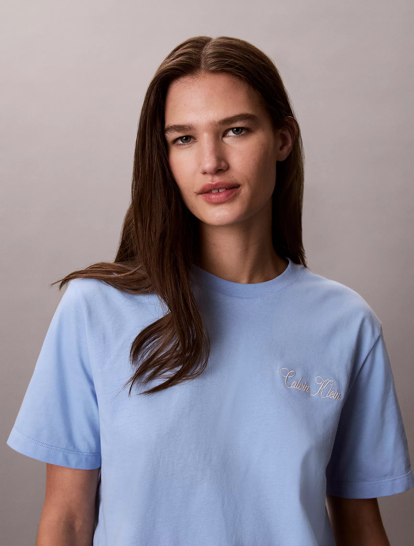 Calvin Klein - Cursive Calvin Klein Graphic Boxy Tee