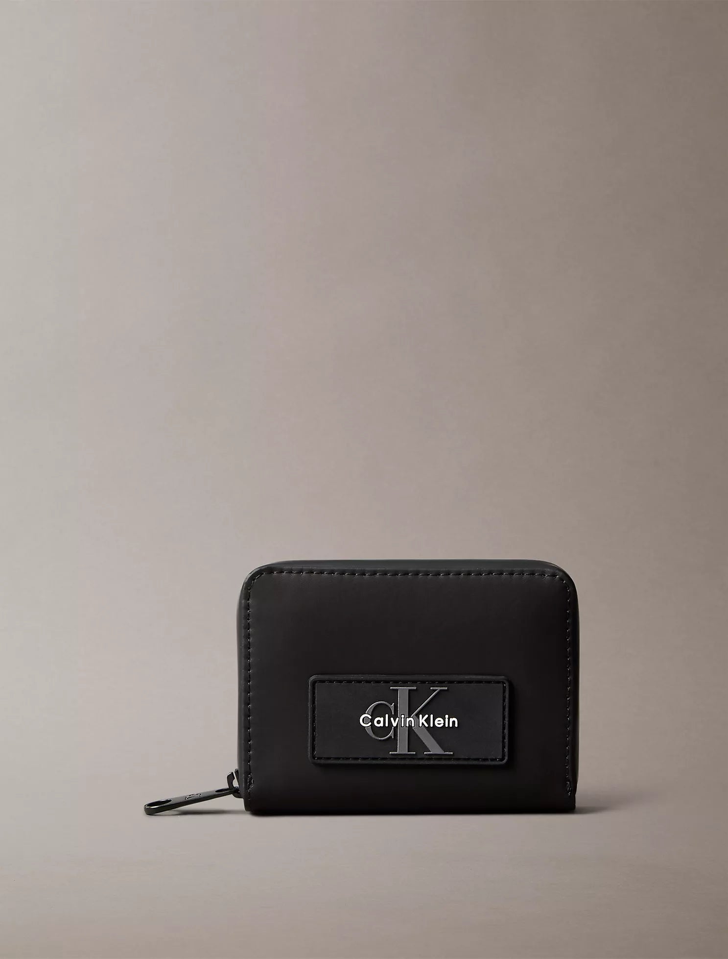 Calvin Klein - Utility Zip Wallet