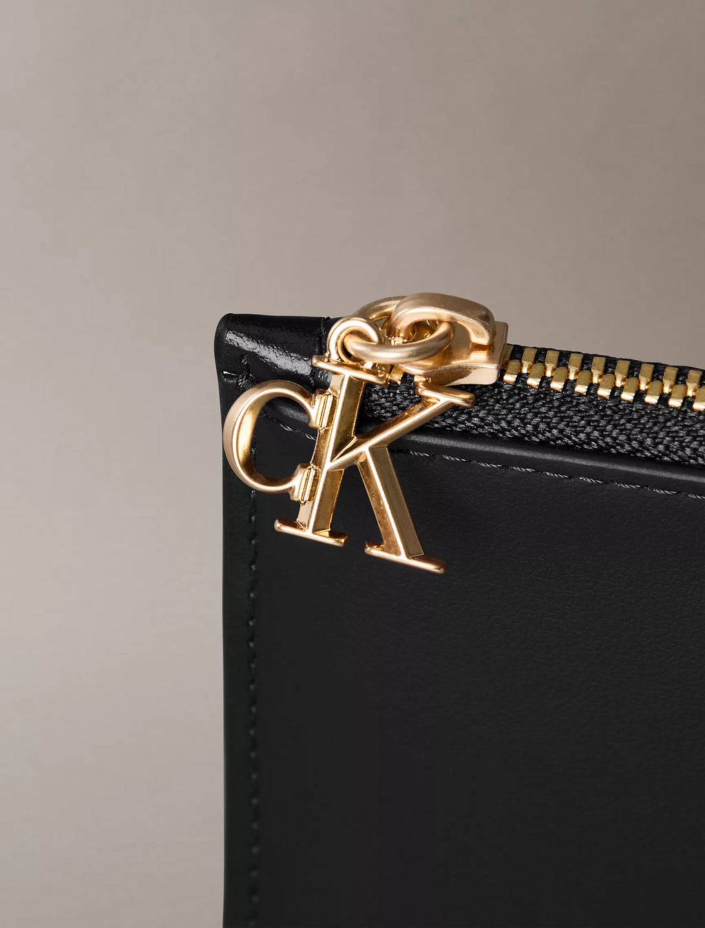 Calvin Klein - Leather Zip Card Case