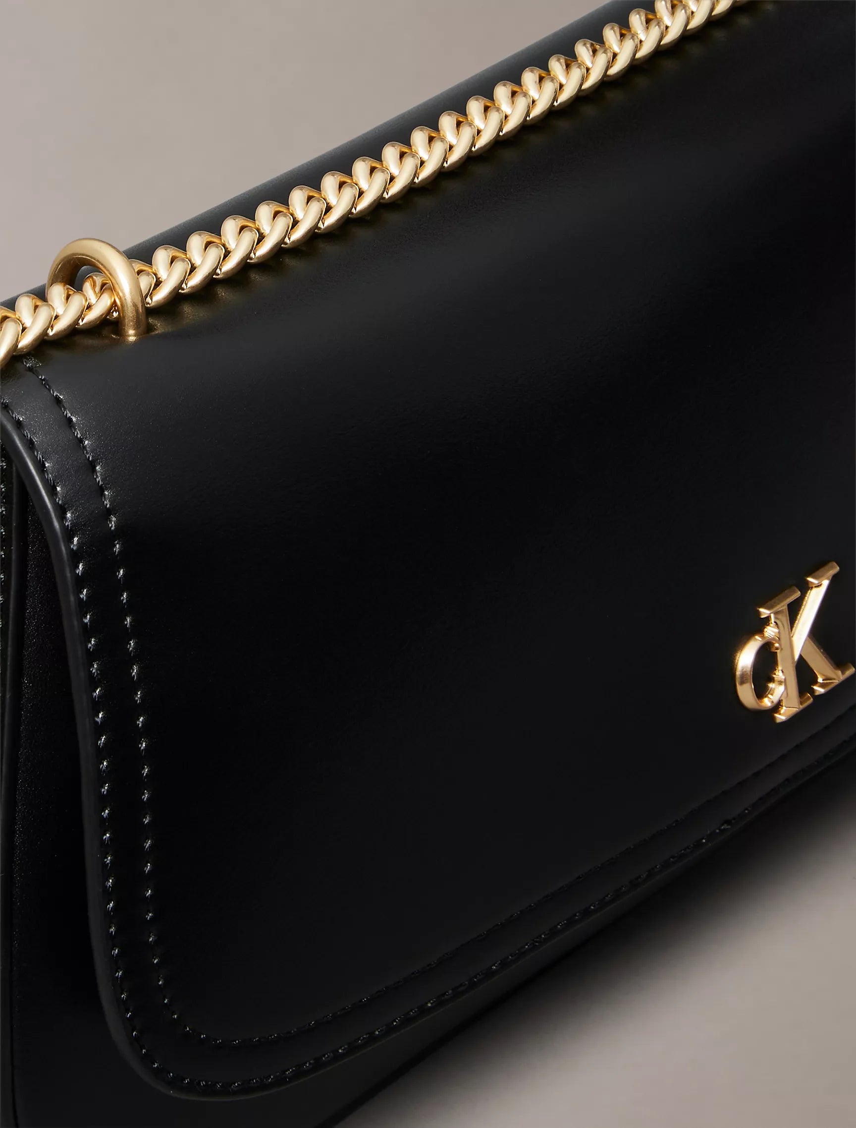 Calvin Klein - Monogram Hardware Chain Shoulder Bag