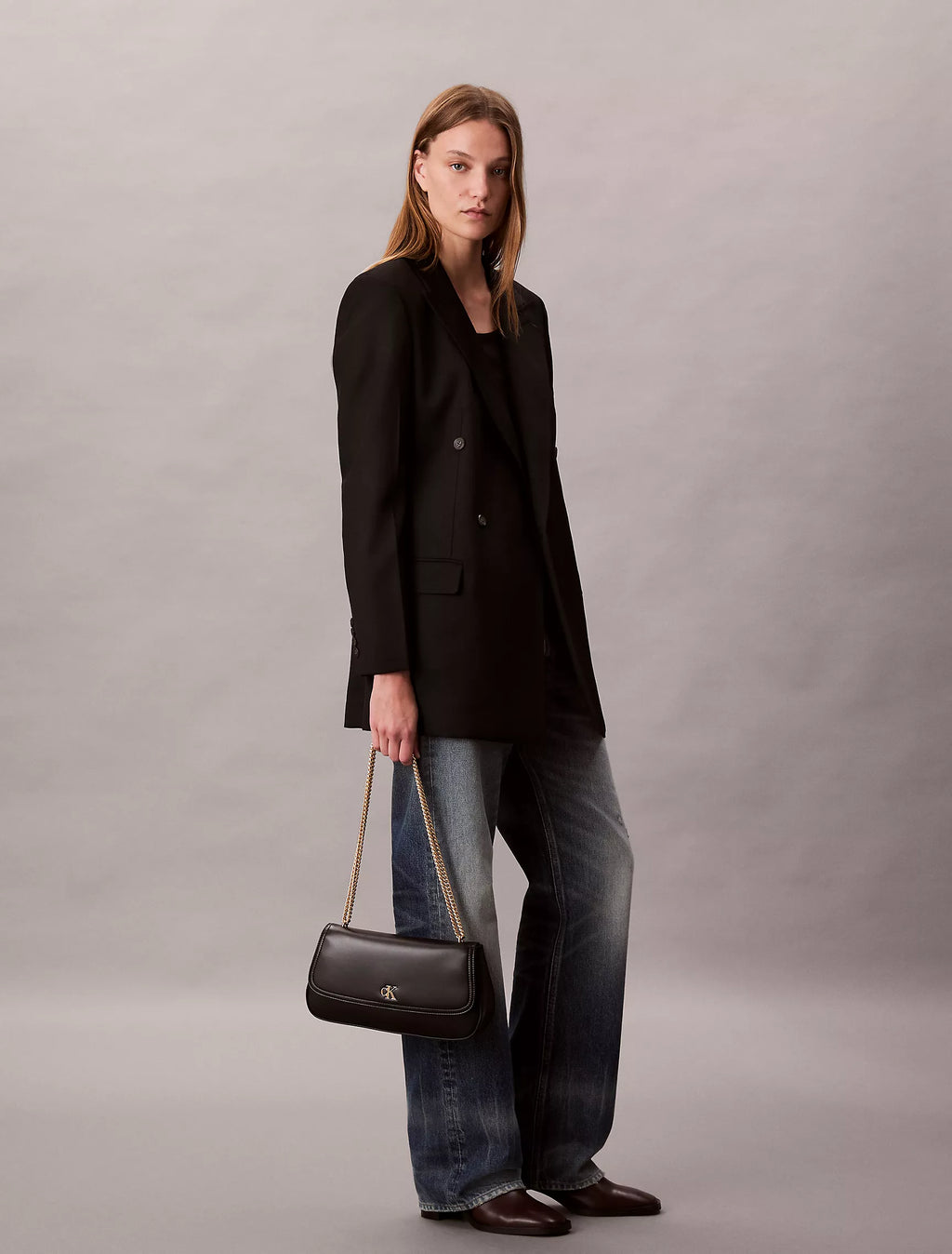 Calvin Klein - Monogram Hardware Chain Shoulder Bag