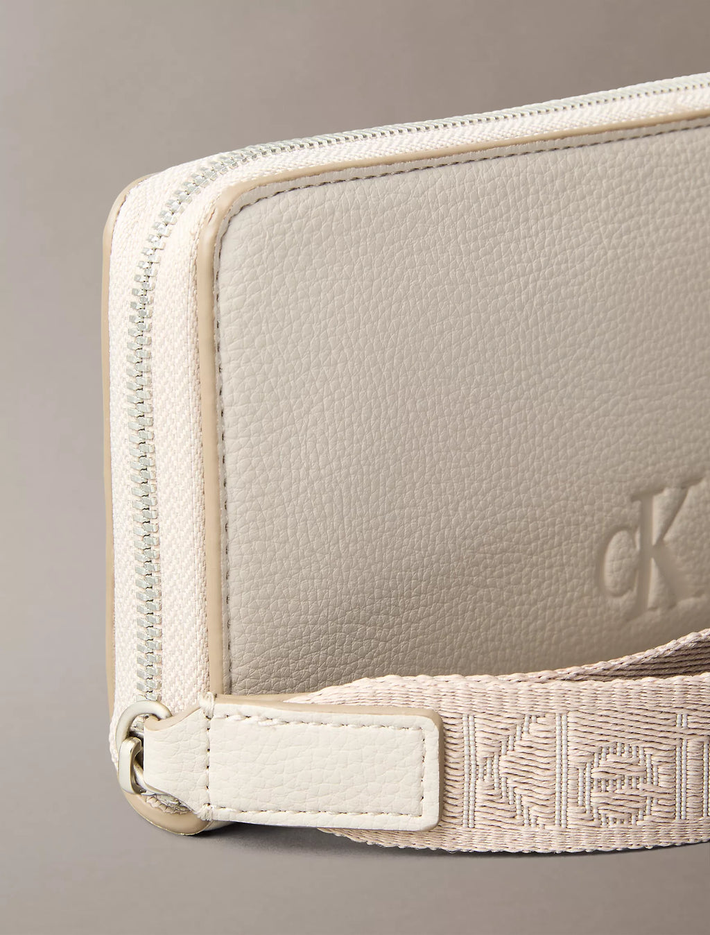 Calvin Klein - Ultralight Wristlet