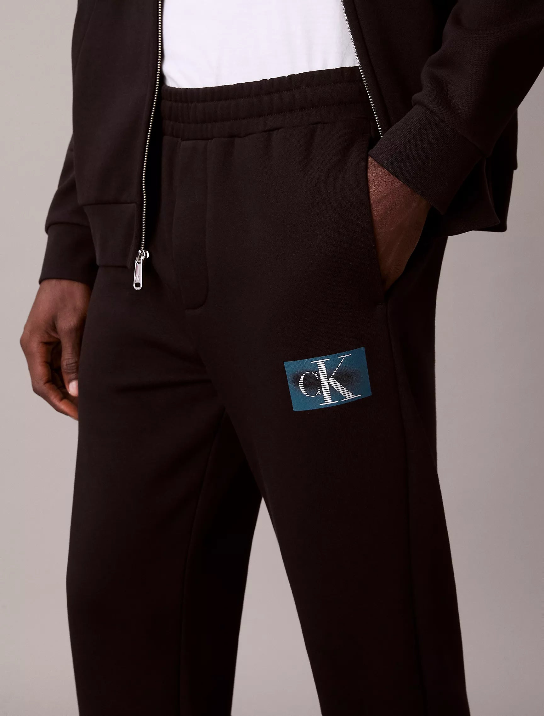 Calvin Klein - Fleece Monogram Graphic Joggers