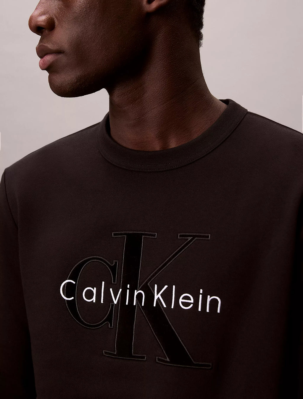 Calvin Klein - Fleece Velvet Monologo Graphic Relaxed Sweatshirt