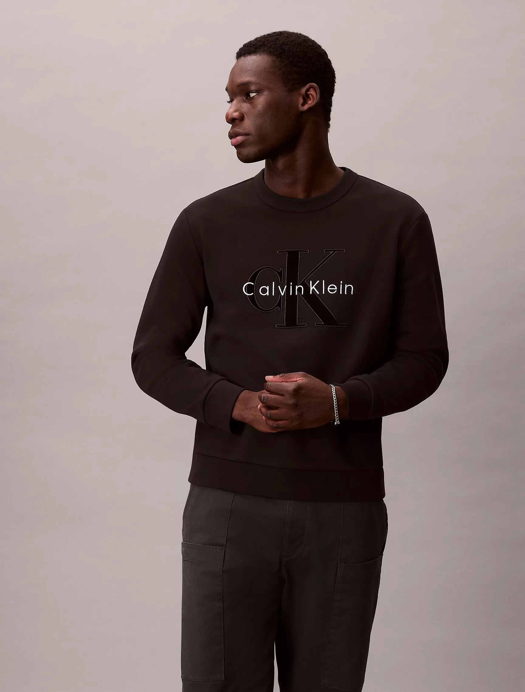 Calvin Klein - Fleece Velvet Monologo Graphic Relaxed Sweatshirt