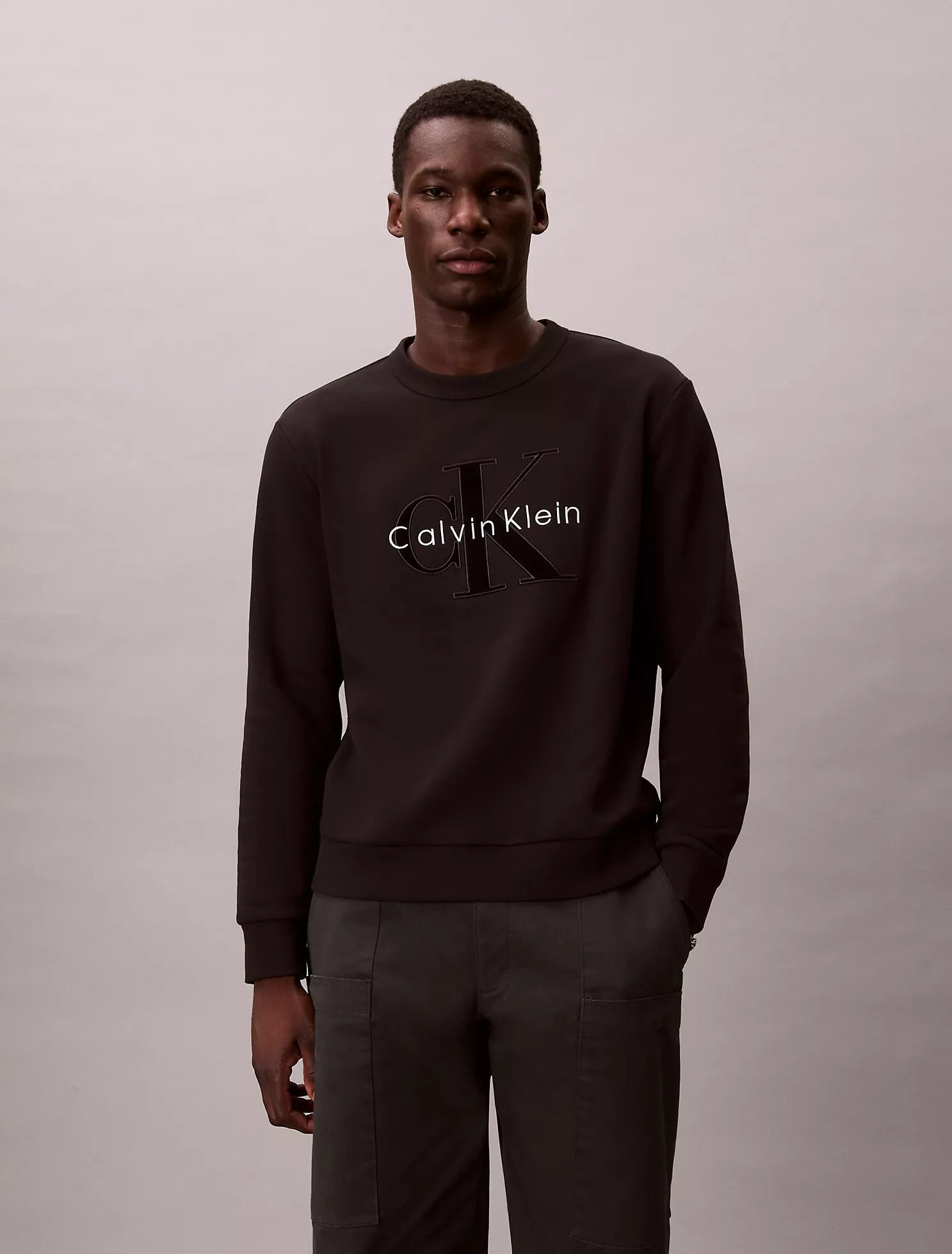 Calvin Klein - Fleece Velvet Monologo Graphic Relaxed Sweatshirt