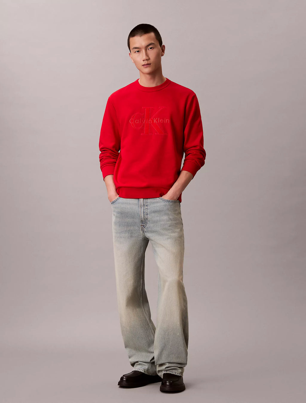 Calvin Klein - Fleece Velvet Monologo Graphic Relaxed Sweatshirt