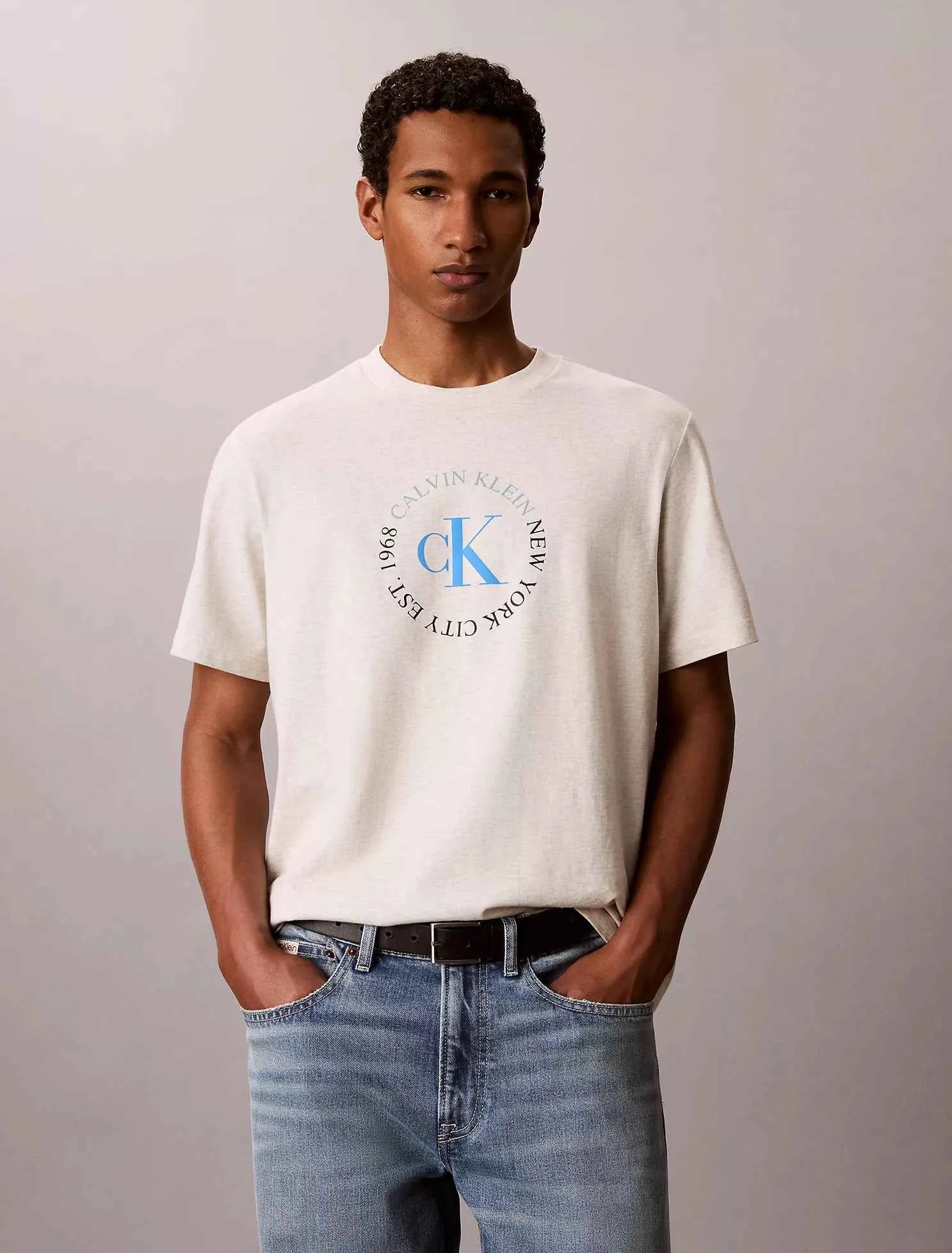 Calvin Klein - Circle Logo Monogram Graphic Tee