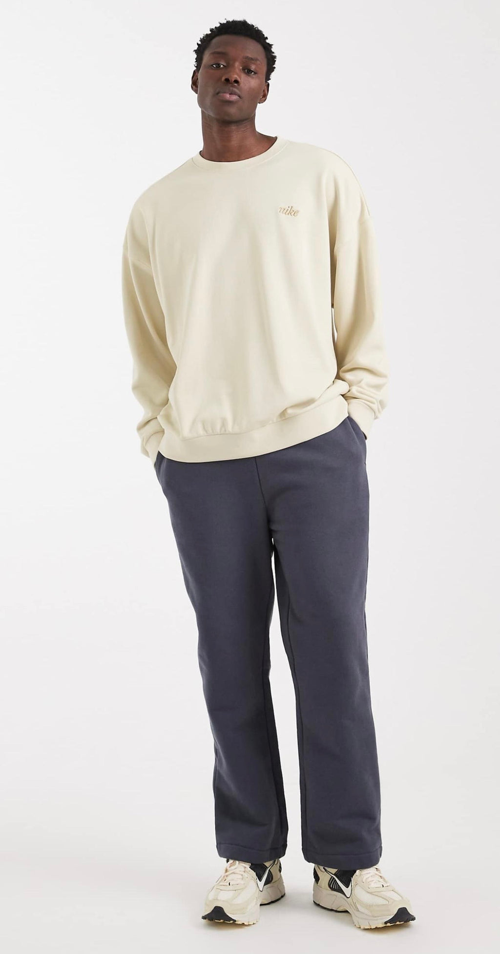 Nike - Essential Crewneck Sweatshirt IMMEDIATE