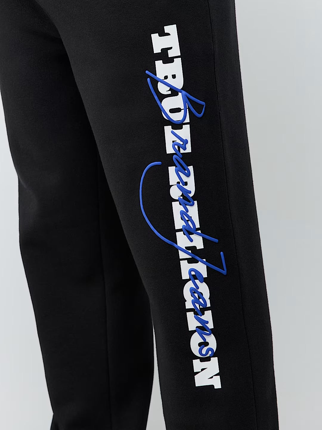 True Religion - Puff-Print Logo Script Sweatpant