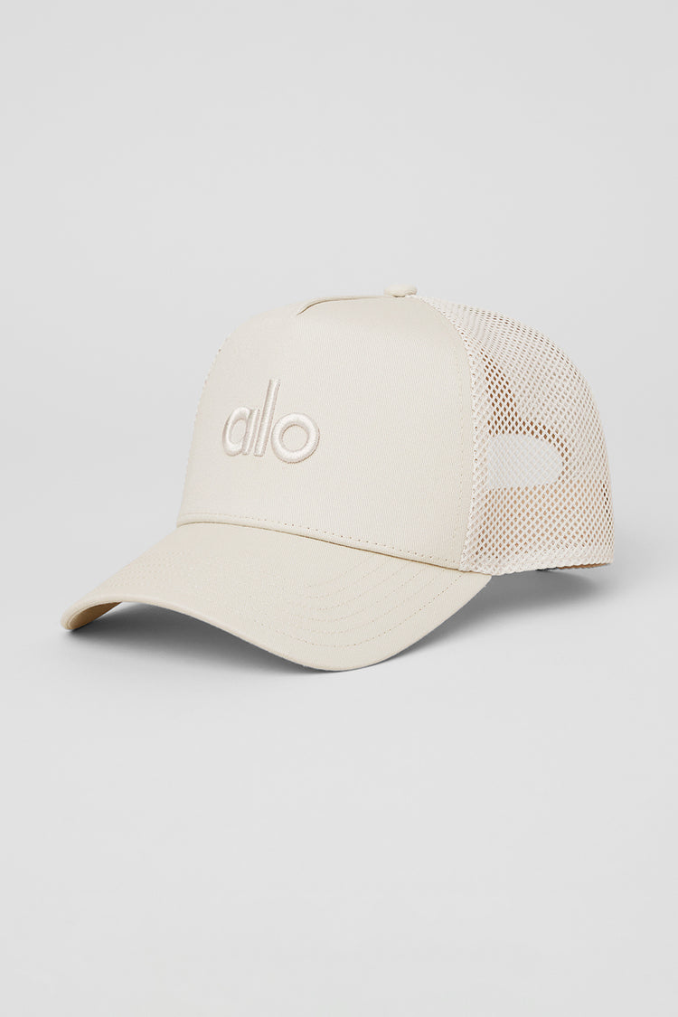 Alo Yoga - District Trucker Hat