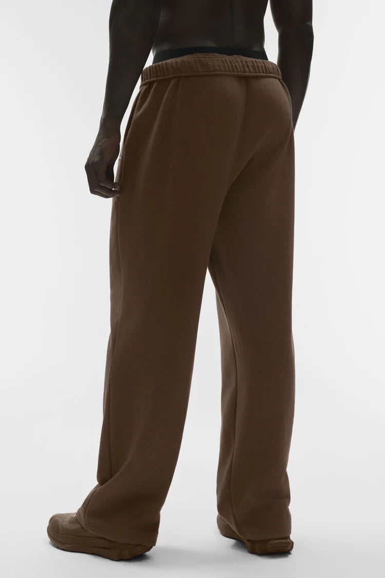 Alo Yoga - Accolade Straight Leg Sweatpant