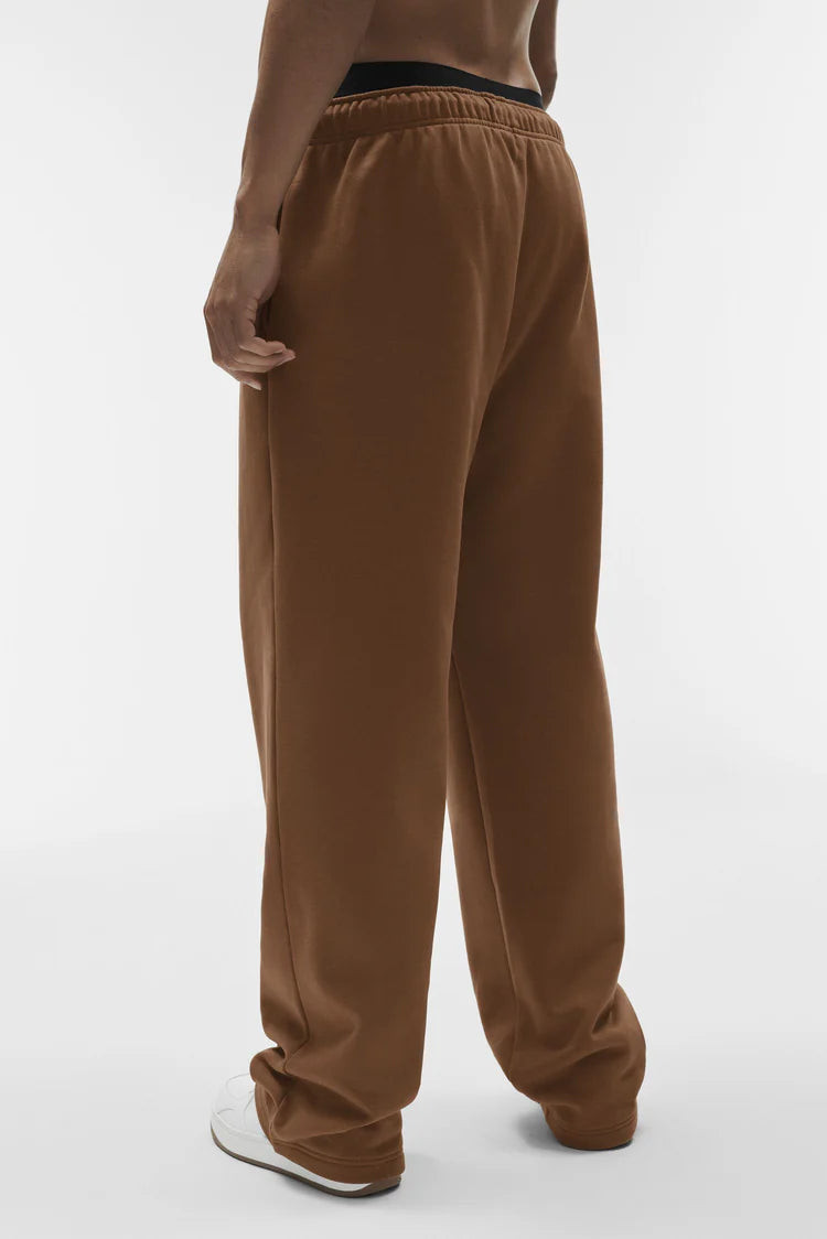 Alo Yoga - Accolade Straight Leg Sweatpant