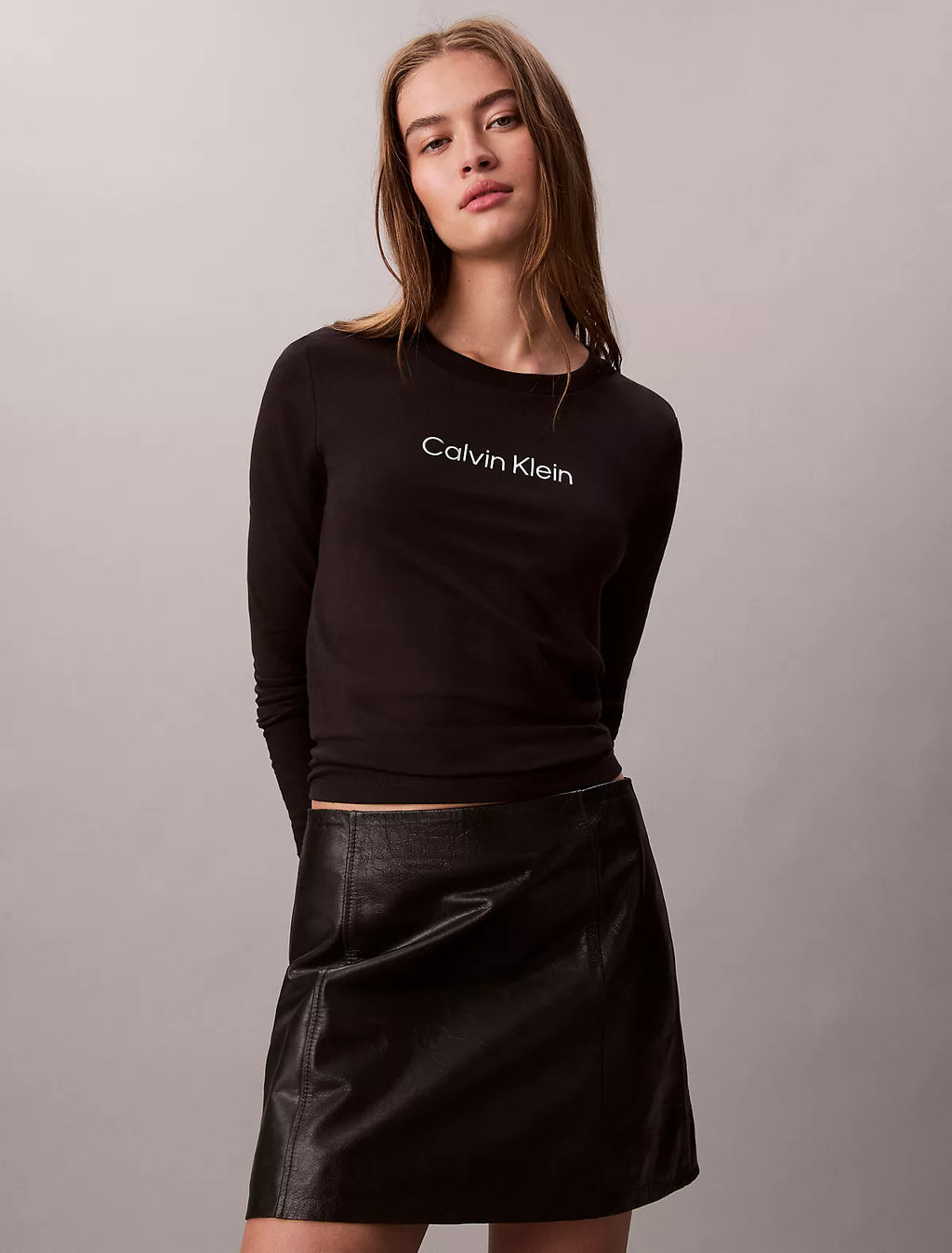 Calvin Klein - Standard Logo Slim T-Shirt