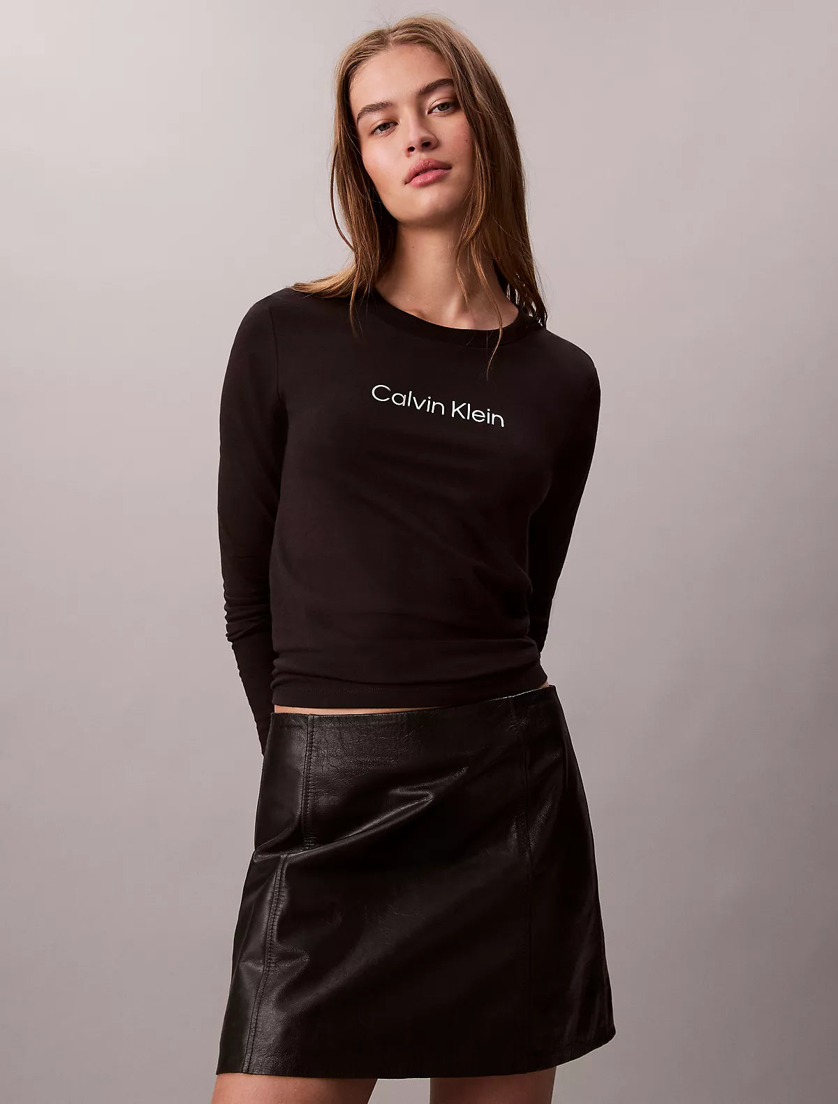 Calvin Klein - Standard Logo Slim T-Shirt