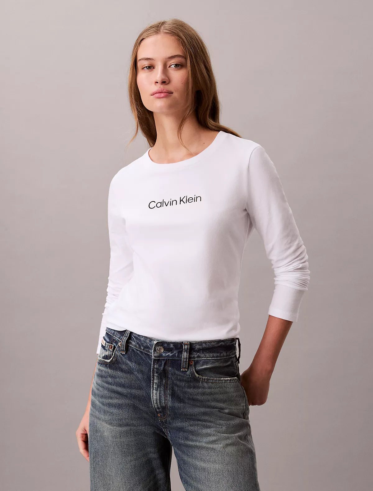 Calvin Klein - Standard Logo Slim T-Shirt