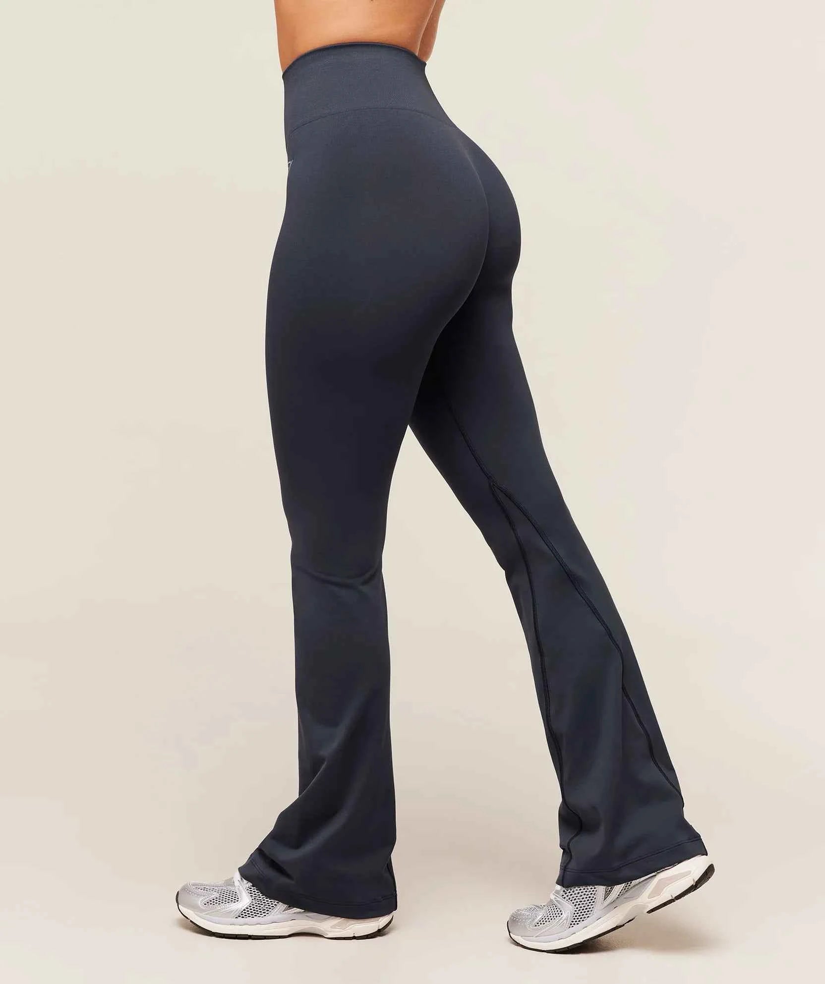 GYMSHARK - Soft Sculpt Flared Leggings