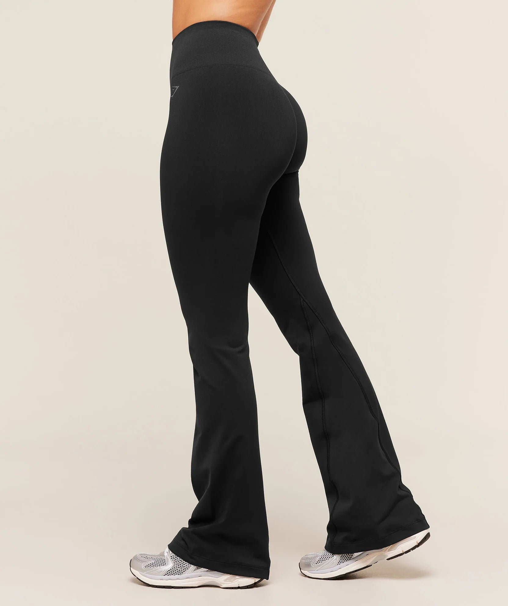 GYMSHARK - Soft Sculpt Flared Leggings