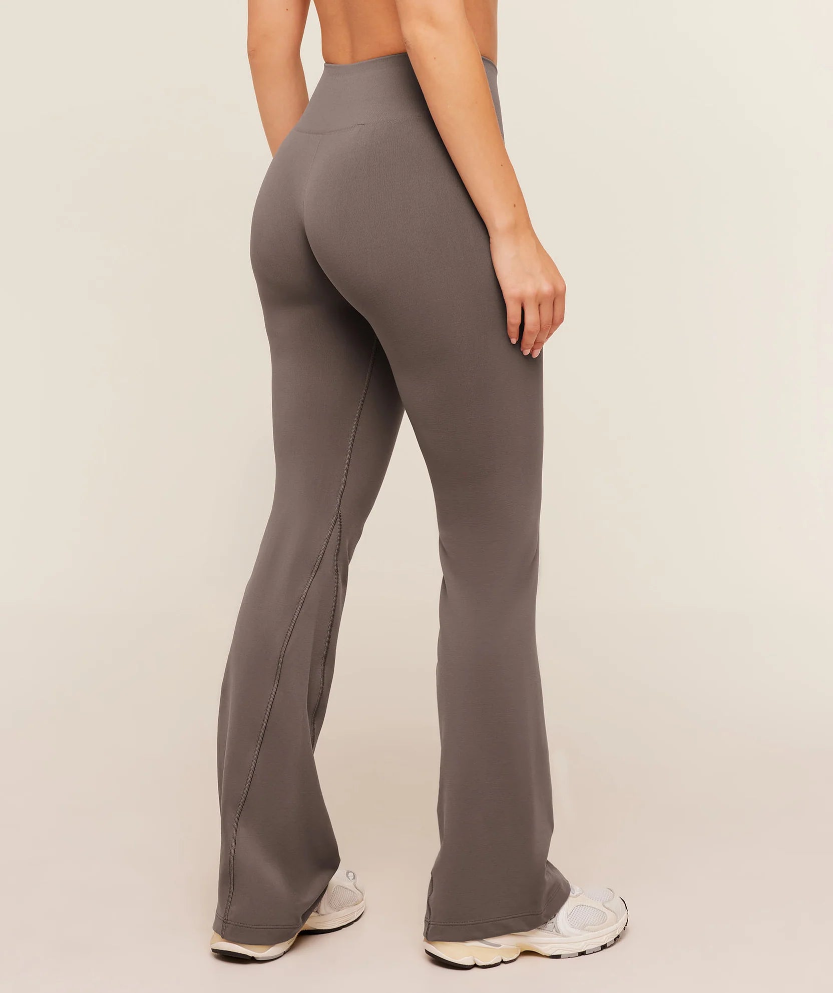 GYMSHARK - Soft Sculpt Flared Leggings