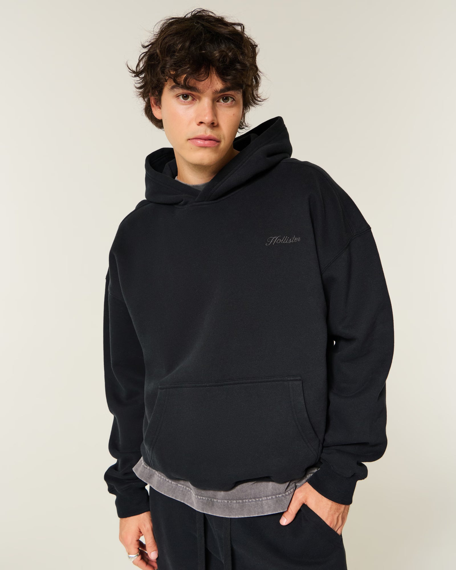 Hollister - Boxy Logo Hoodie
