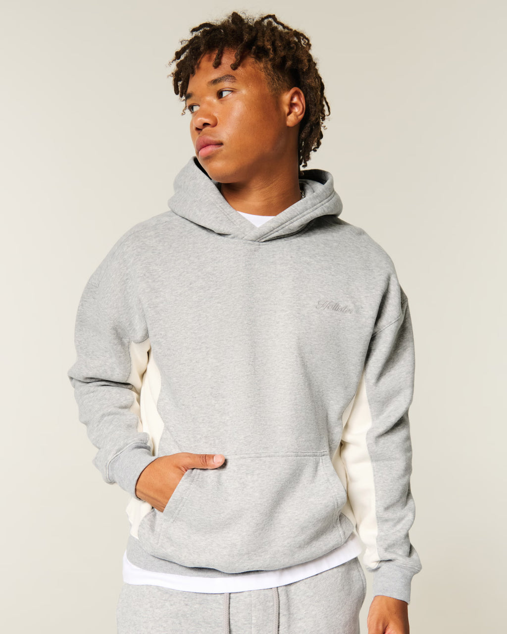 Hollister - Boxy Logo Hoodie