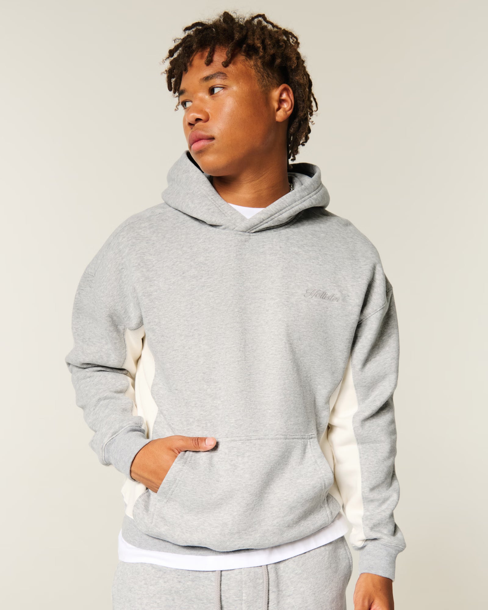 Hollister - Boxy Logo Hoodie