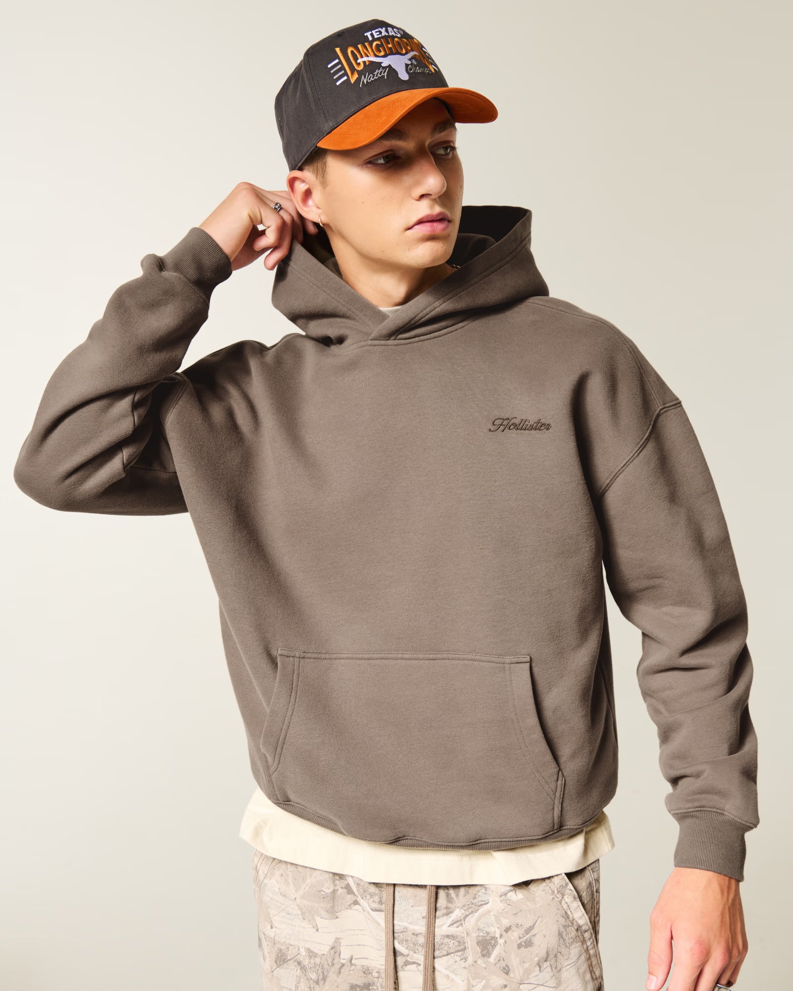 Hollister - Boxy Logo Hoodie