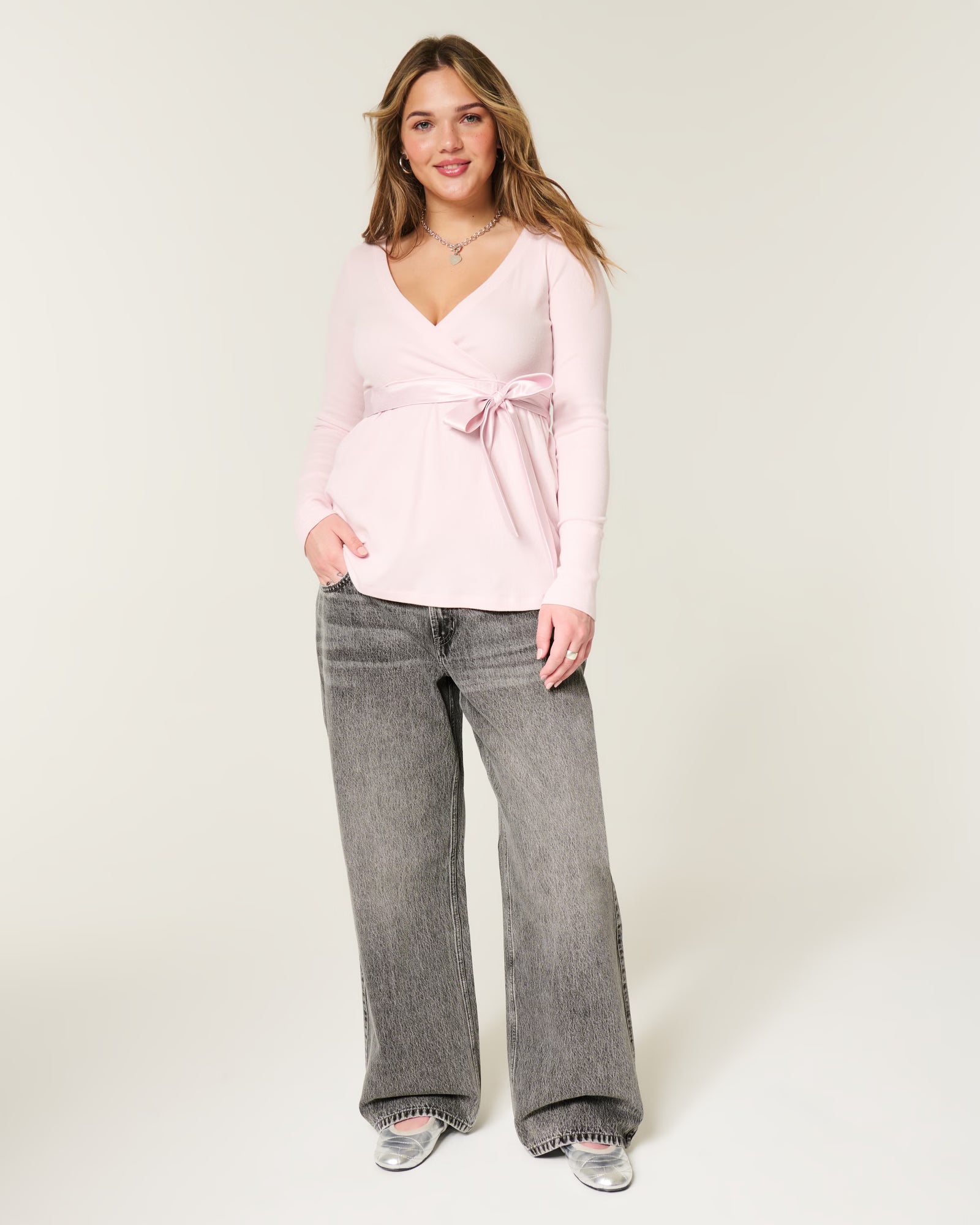 Hollister - Low-Rise Baggy Jeans