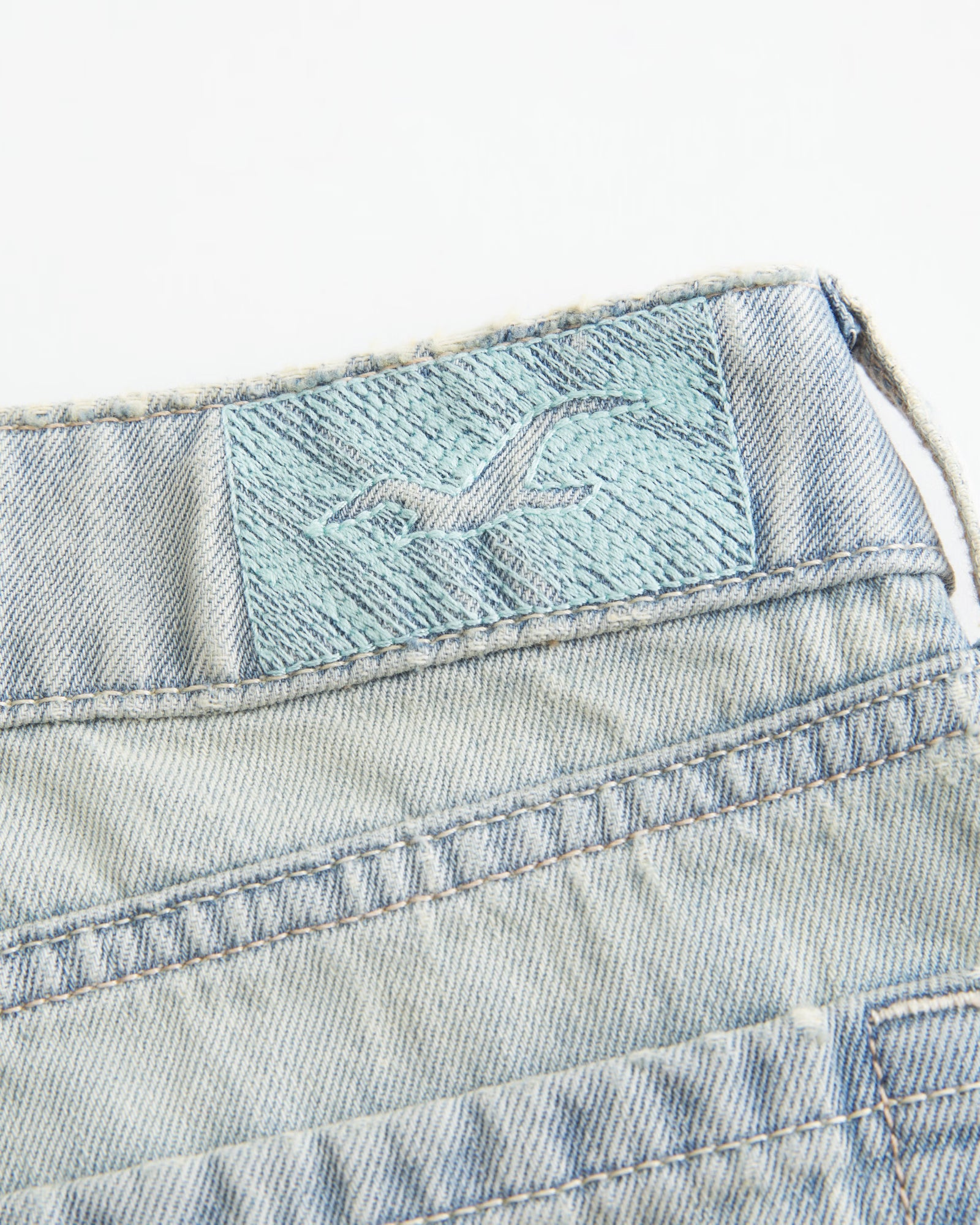 Hollister - Low-Rise Baggy Jeans