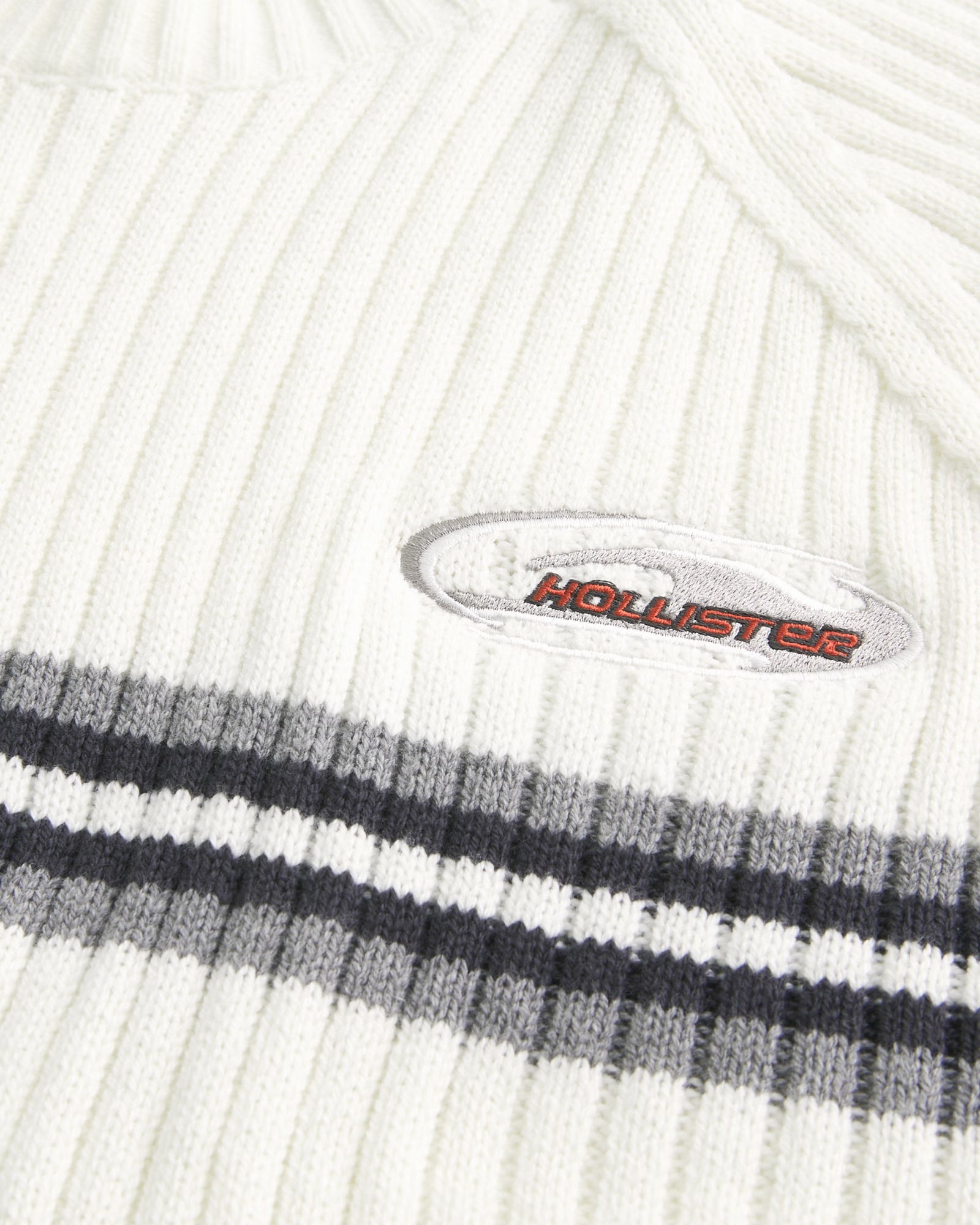 Hollister - Boxy Logo Crew Sweater