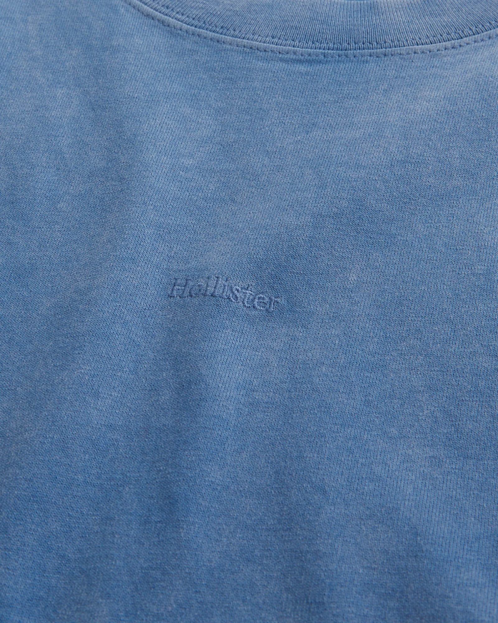 Hollister - Boxy Heavyweight Micro Logo Crew T-Shirt