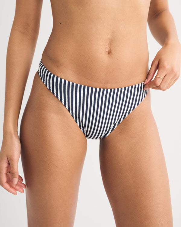 Abercrombie & Fitch - Mid Rise High-Leg Moderate Bottom