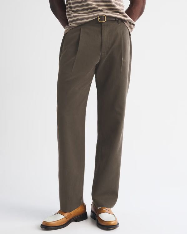 Abercrombie & Fitch - Relaxed Pleated Chino