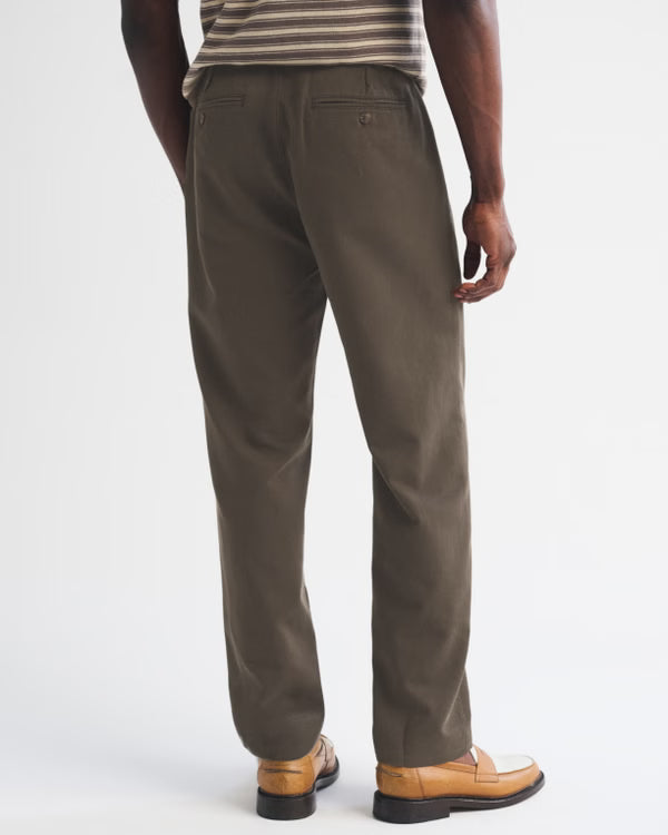 Abercrombie & Fitch - Relaxed Pleated Chino