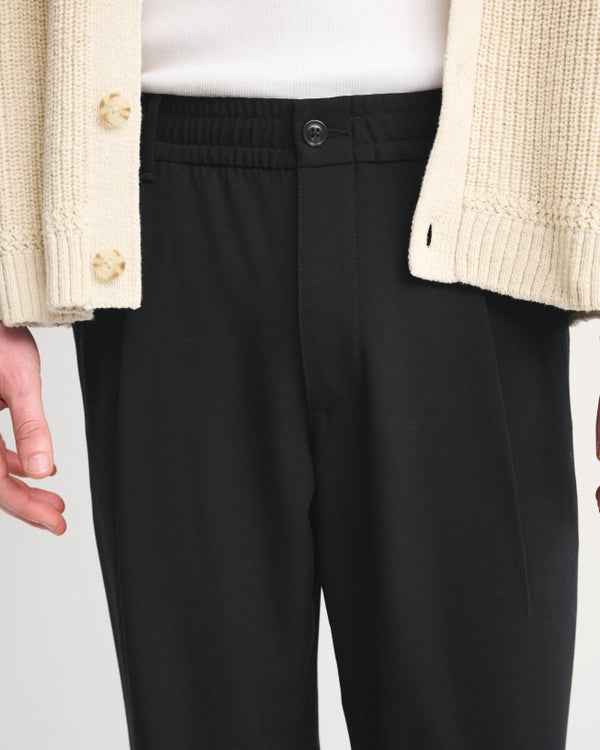 Abercrombie & Fitch - Relaxed Straight Pleated Hybrid Waist Trouser IMMEDIATE