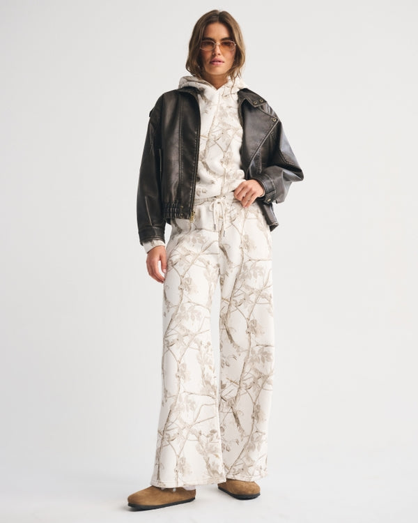 Abercrombie & Fitch - High Rise Wide Leg Sunday Sweatpant