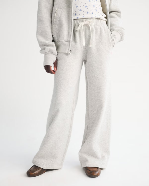 Abercrombie & Fitch - Essential Baggy Open-Hem Sweatpant