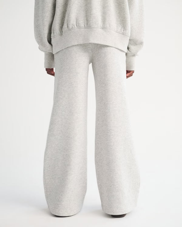 Abercrombie & Fitch - Essential Baggy Open-Hem Sweatpant