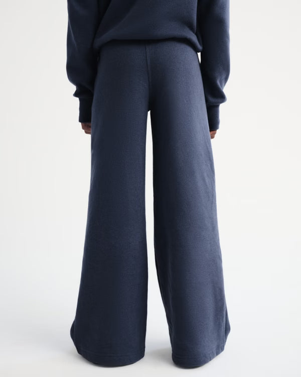 Abercrombie & Fitch - Essential Baggy Open-Hem Sweatpant