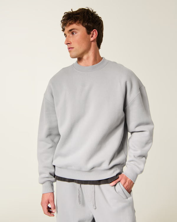 Hollister - Feel Good Boxy Crew Sweatshirt