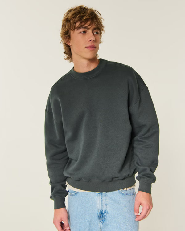 Hollister - Feel Good Boxy Crew Sweatshirt