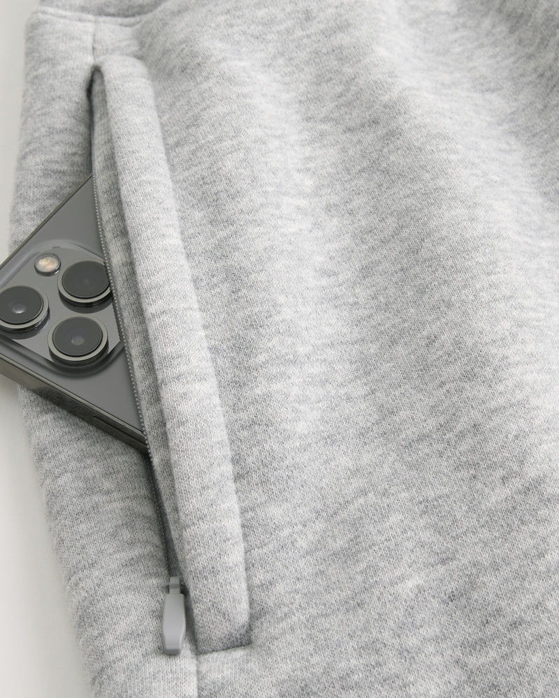 Mid-Thigh Loose Fleece Shorts IMMEDIATE