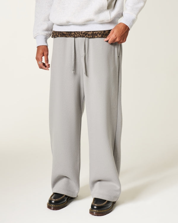 Hollister - Graphic Super Baggy Sweatpants