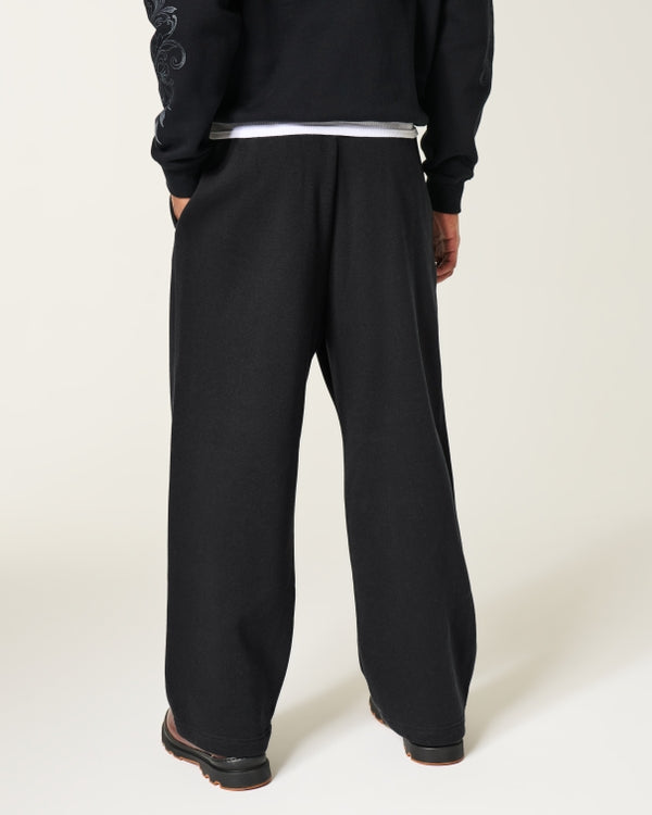 Hollister - Graphic Super Baggy Sweatpants