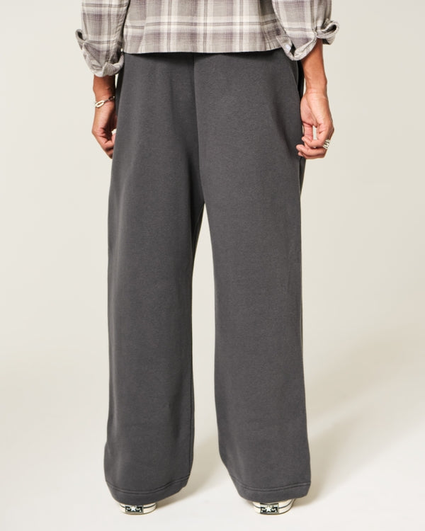 Hollister - Graphic Super Baggy Sweatpants