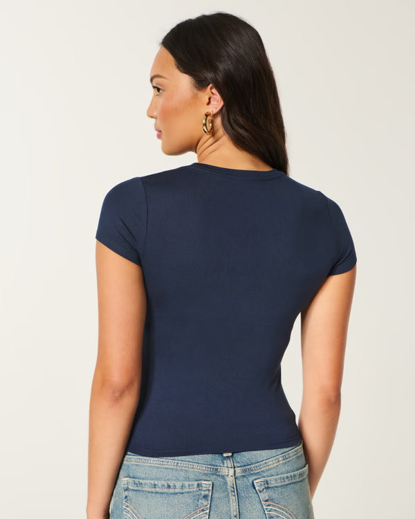 Hollister - Smooth Seamless Fabric Crew Baby Tee